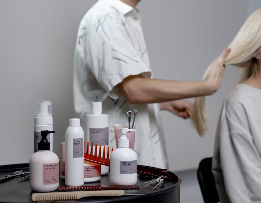 Serviço de cabeleireira com produtos profissionais