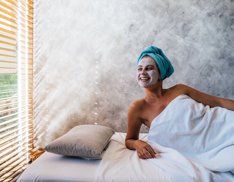 Sala de tratamento de spa com decoração serena